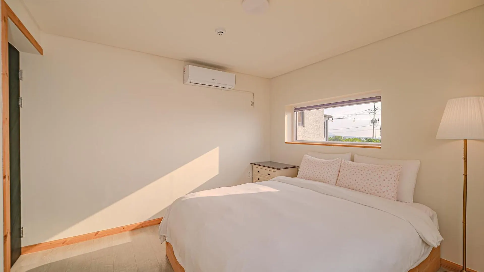 Le Village Aewol E Jeju 0*,